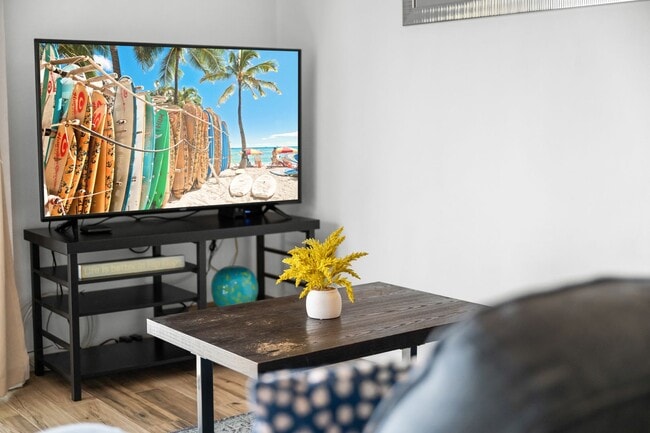 Building Photo - Kahana Manor #318 Furnished One Bedroom One Bath Unit