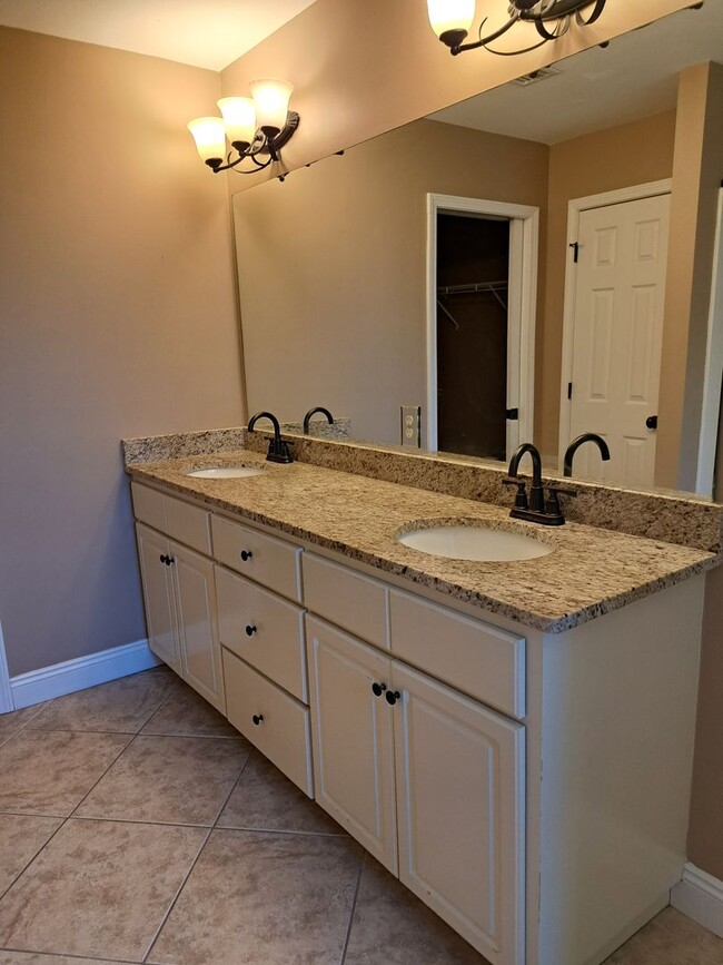 Building Photo - 1734 Annabellas Dr