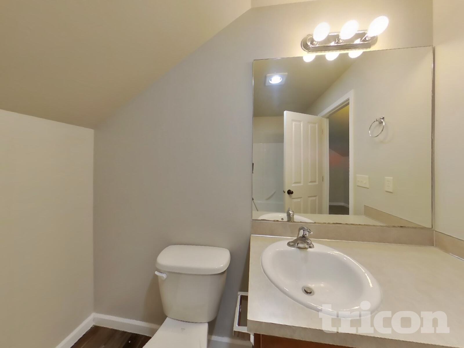 Building Photo - 1924 Kelowna Place Southest