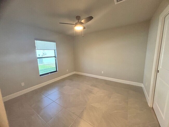 Building Photo - Modern 3 Bed, 2 Bath Home with Stylish Upg...