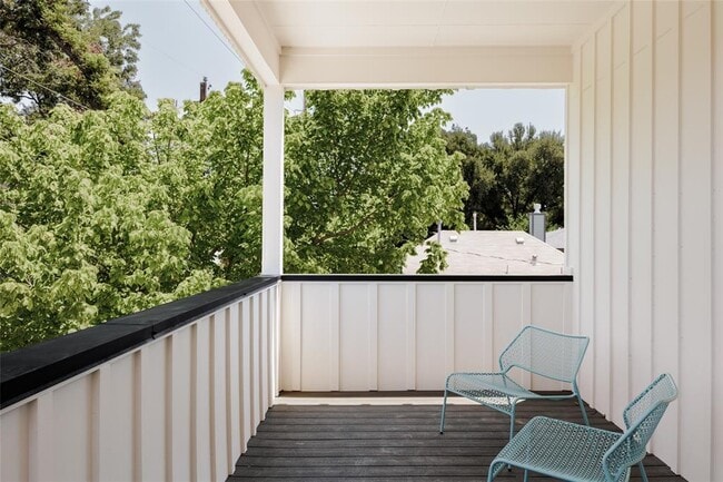 Building Photo - 2206 Holly St