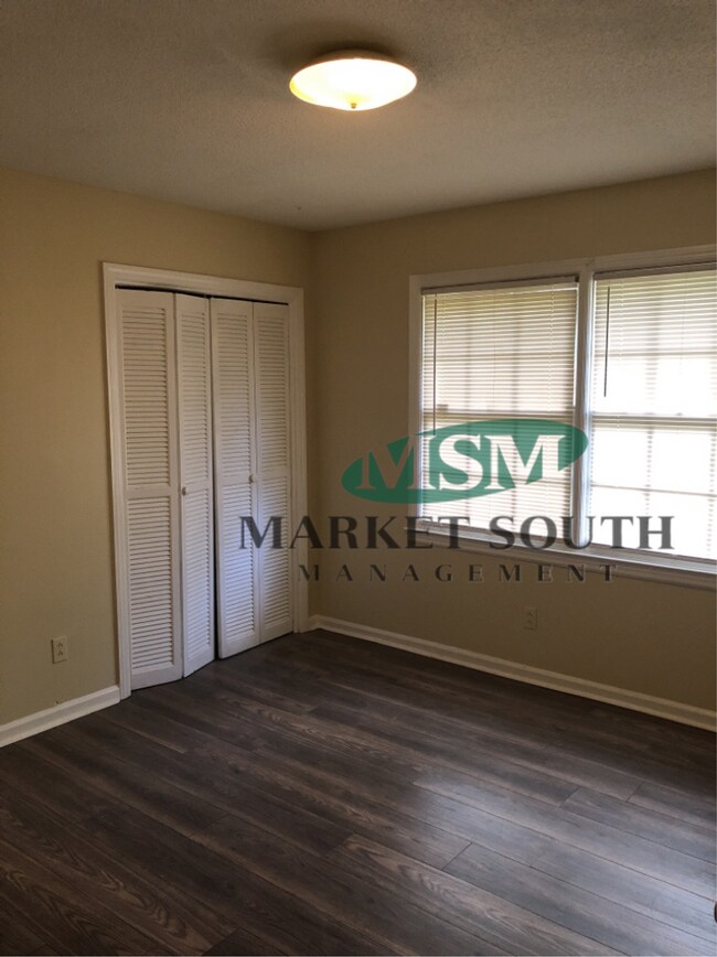 Building Photo - SOUTHSIDE - WINDSOR FOREST