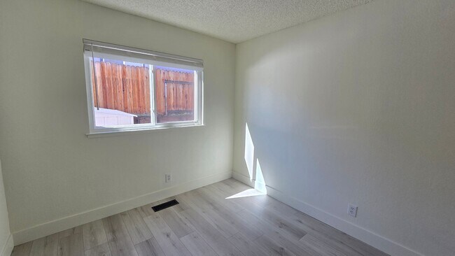 Building Photo - Newly Renovated NW Reno Home