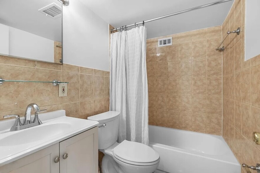 Bathroom - 5851 Quantrell Ave