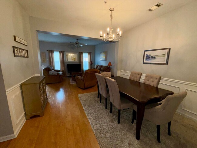 Building Photo - Wow! Check out this charming 3 bedroom 2.5 bathroom townhome in Newnan!