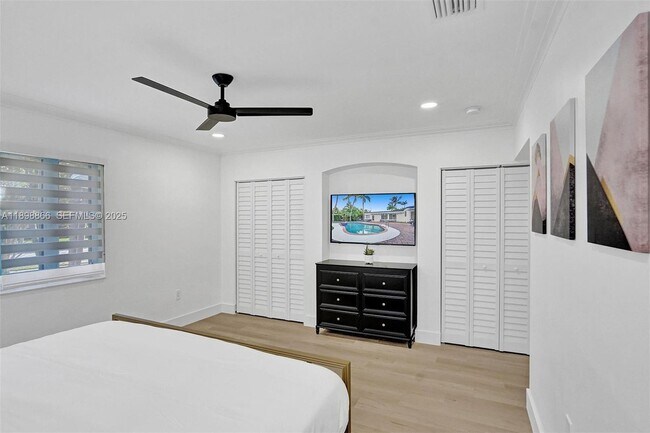 Building Photo - 725 Harrison St