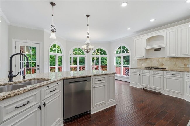 Building Photo - 730 Rose Creek Cir