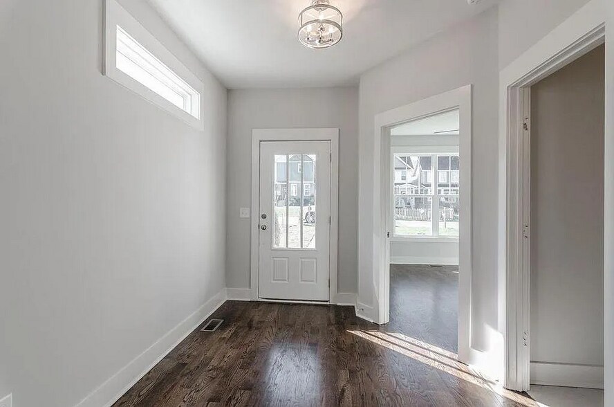 Foyer - 5410A California Ave