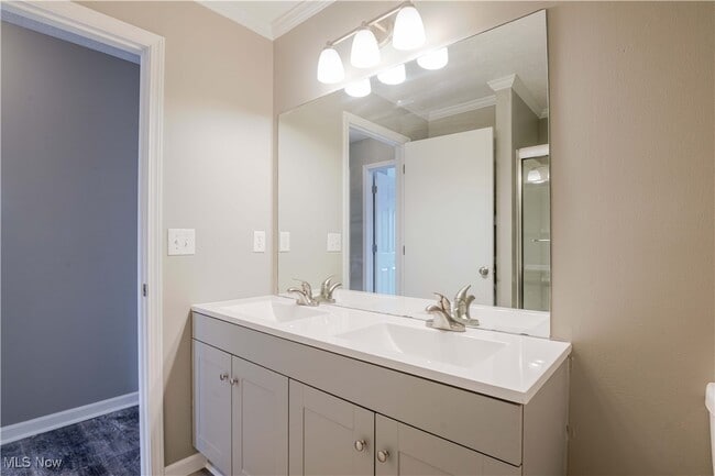 Building Photo - 27 Landings Way