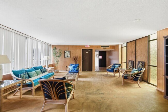 Building Photo - 2630 Pearce Dr