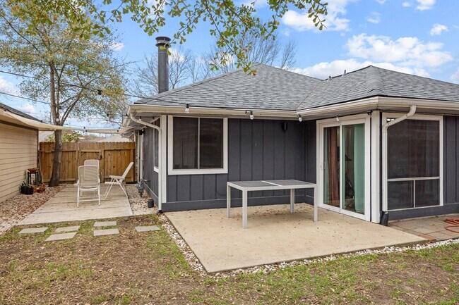 Building Photo - 9306 Crescent Moon Dr