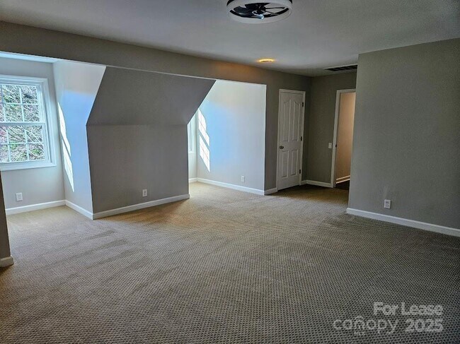 Building Photo - 6000 Mallard Grove Rd