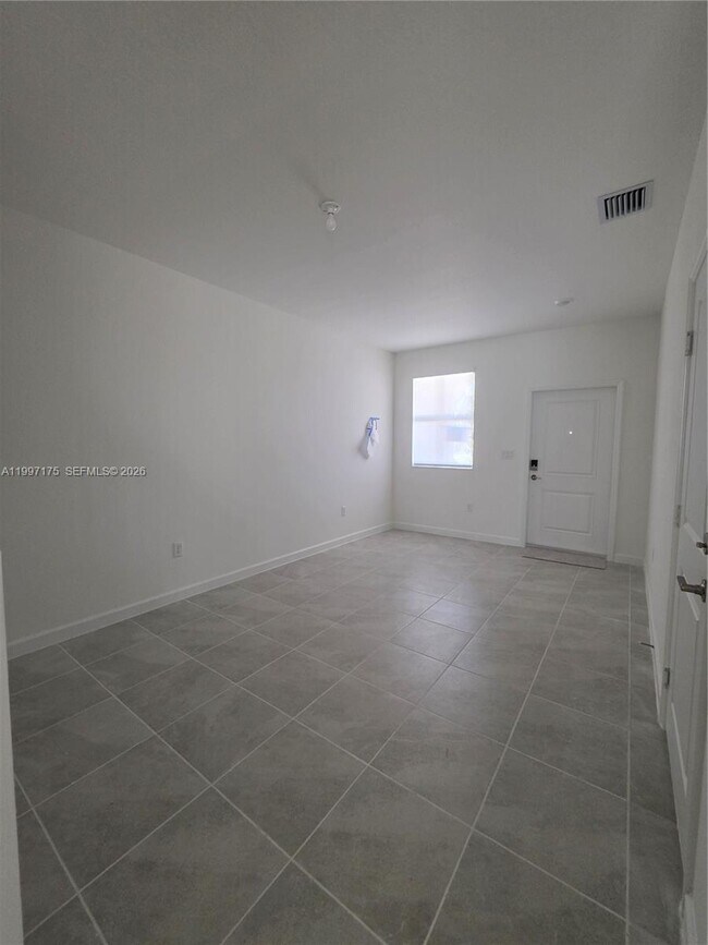 Building Photo - 2739 SE 25th Ave