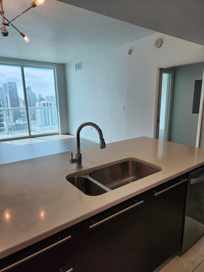 Kitchen - 1900 N Bayshore Dr