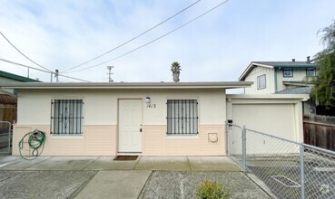 Building Photo - Cozy 2 Bedroom Home In Seaside