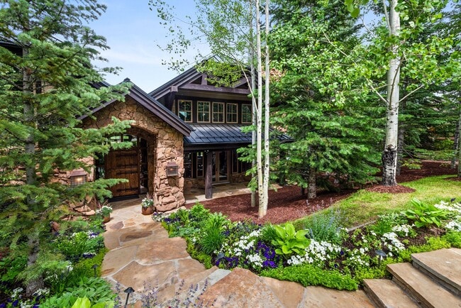 Building Photo - 353 Pfister Dr