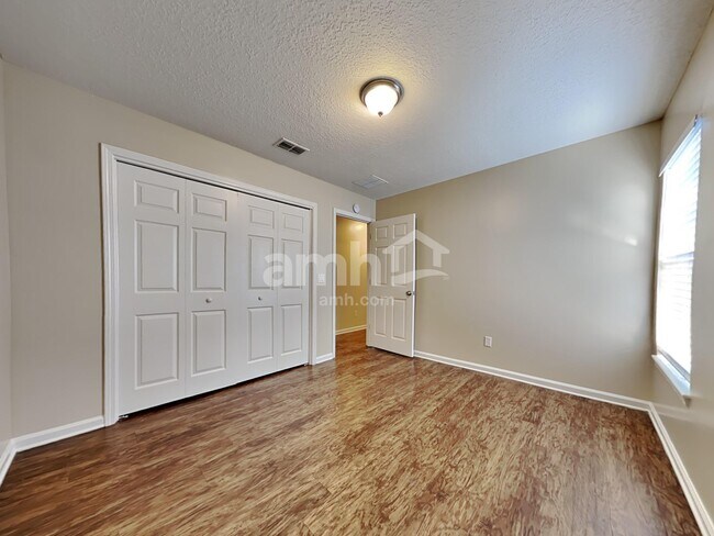 Building Photo - 392 Brierstone Ct