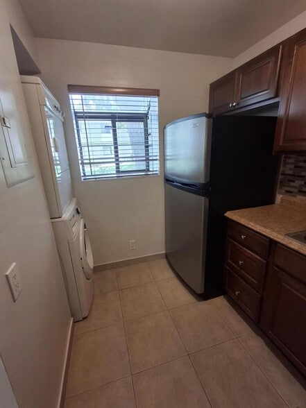 Building Photo - 512 Gardens Dr