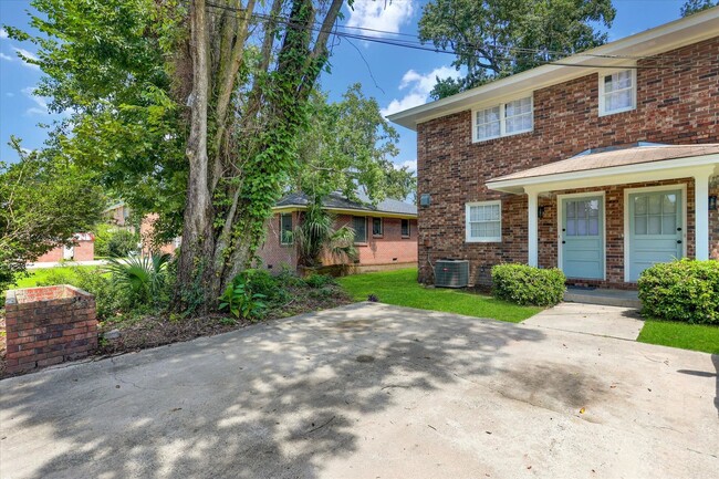 Building Photo - Newly Renovated Townhome near Ardsley!