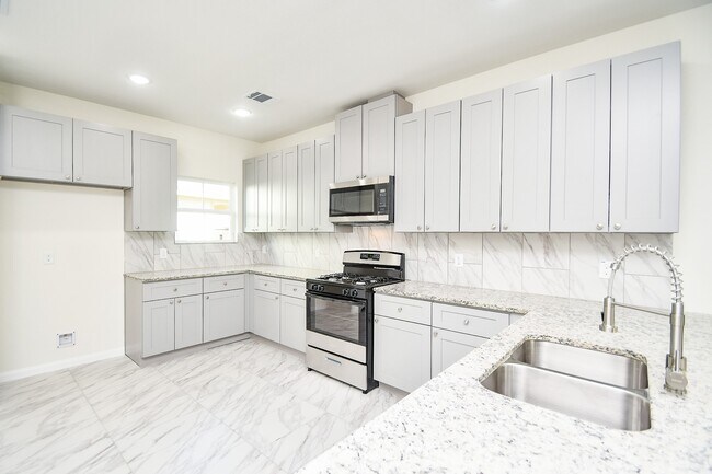 Building Photo - 12202 Heather Flower Ln