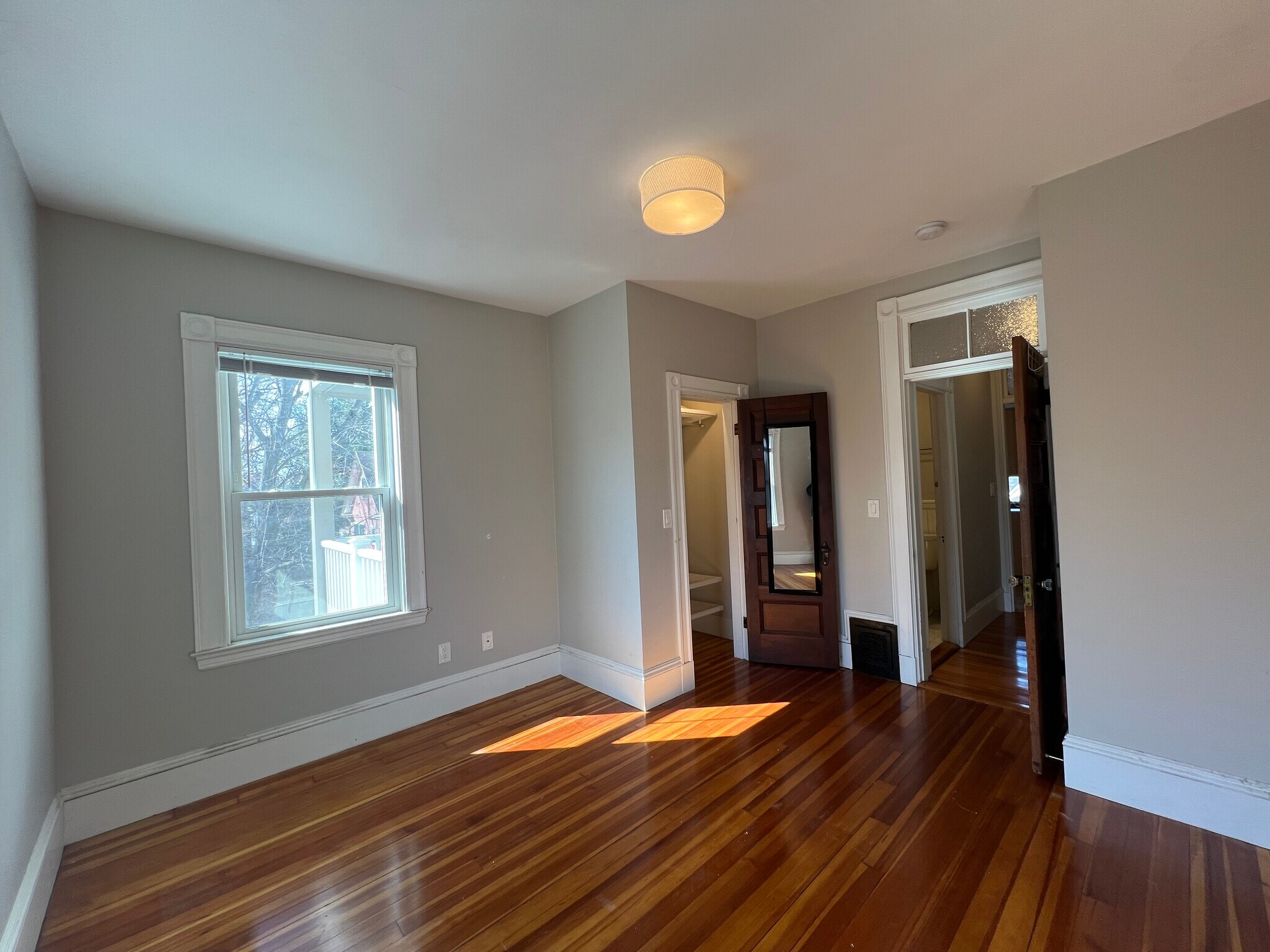 Building Photo - 107 Oxford St