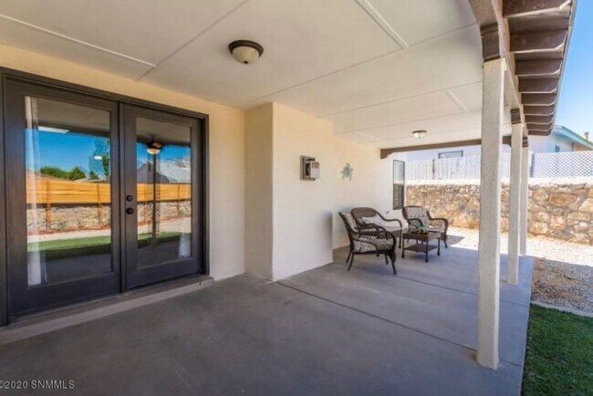 Building Photo - Beautiful Remodeled Home—-Will go fast!!!