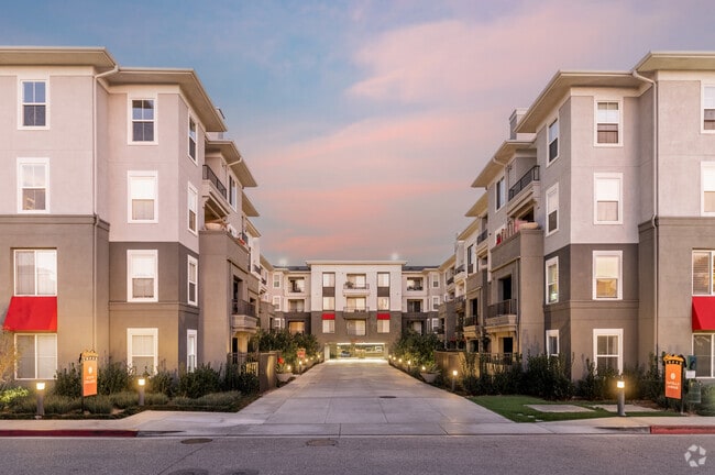 Building Photo - Stadium Lofts