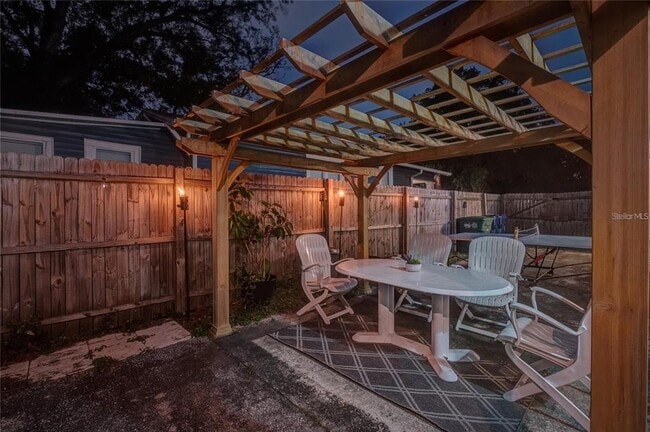 Building Photo - 1221 E Ida St