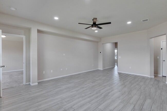 Building Photo - 116 Leona River Trl