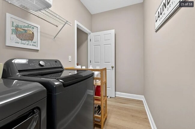 Building Photo - 5 Bed 4 Bath Multi Family House