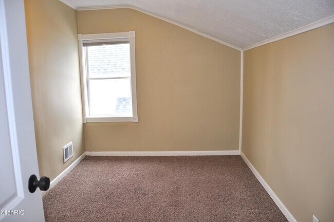 Bedroom 3 - 115 E 17th St