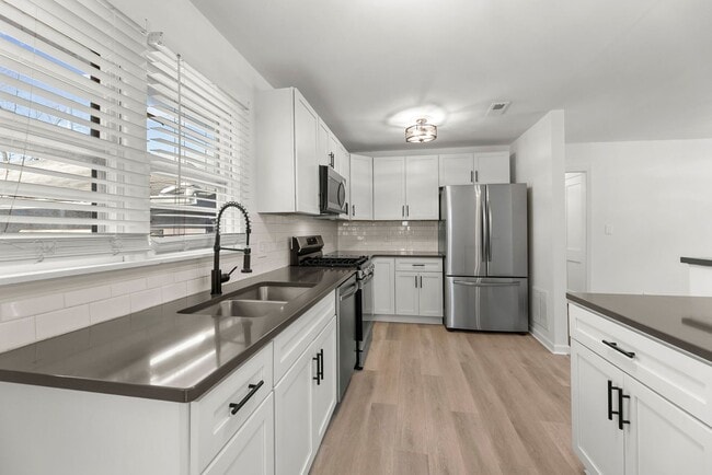 Building Photo - Newly Renovated Home - Steps Away from KU Med