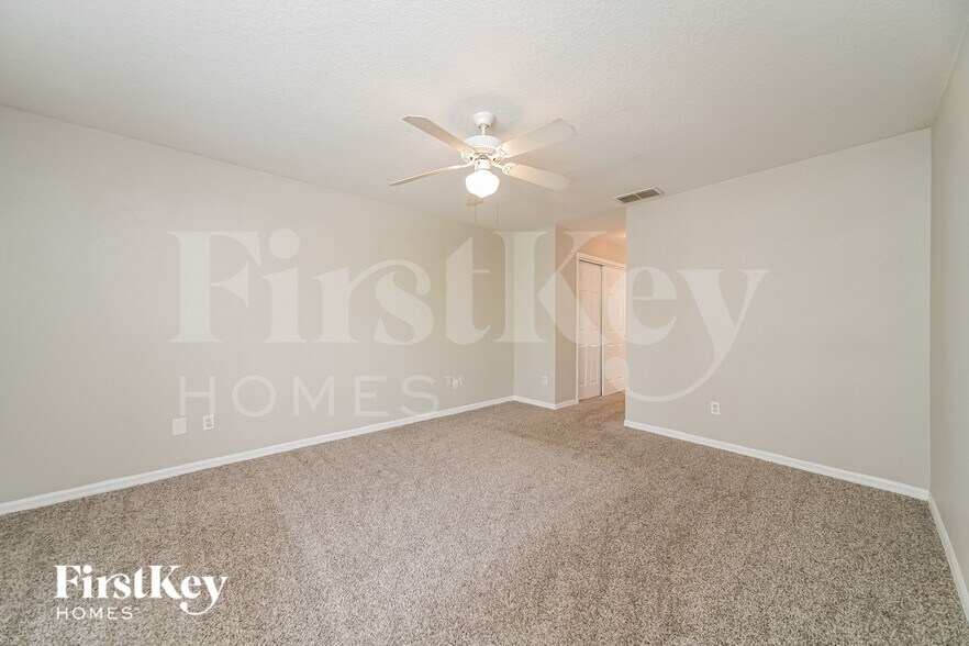 Building Photo - 301 Balmoral Ct