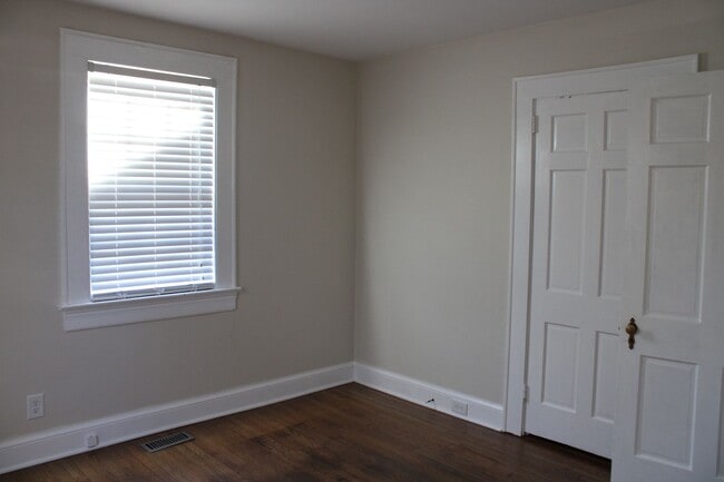 Building Photo - 1804 Anderson St NW