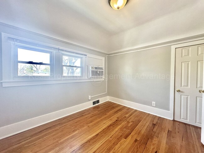 Building Photo - 541 Pearson St