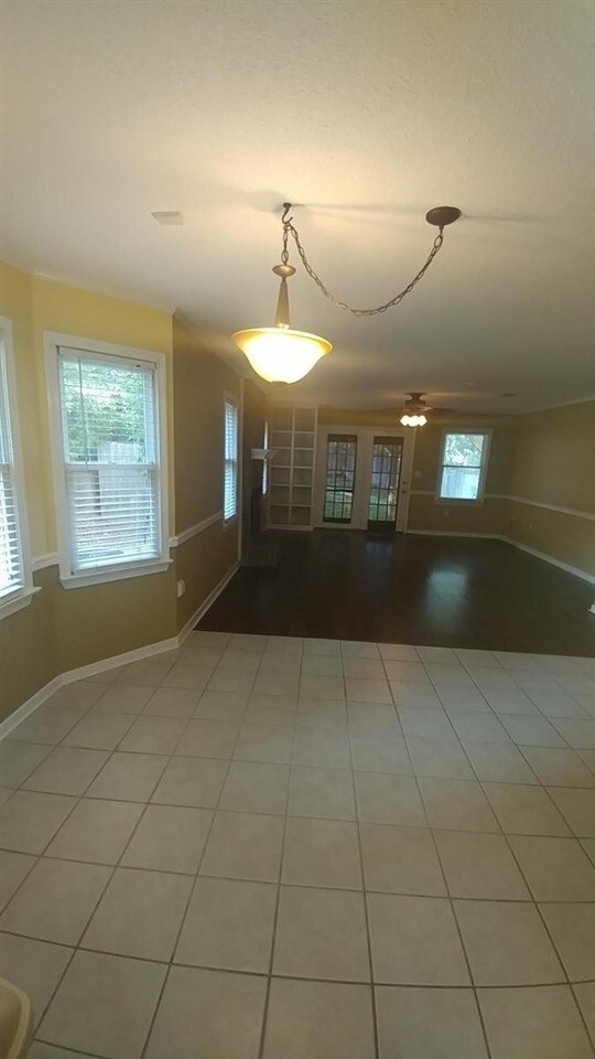 Building Photo - 122 Amberwood Dr