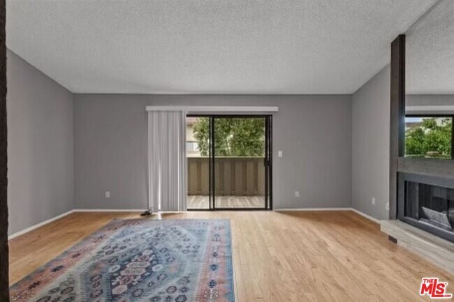 Building Photo - 18433 Hatteras St