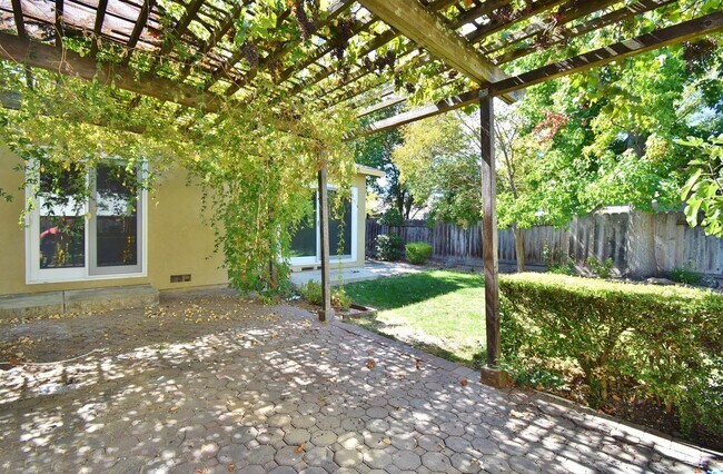 Building Photo - $4,390 4 BEDROOM GORGEOUS REMODELED SAN RA...