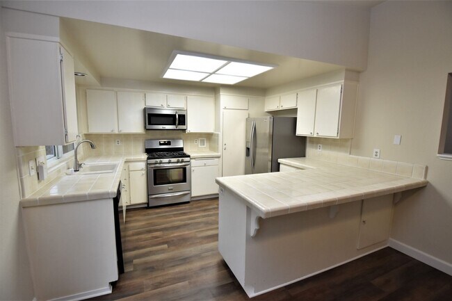 Building Photo - 3324 Lillard Dr