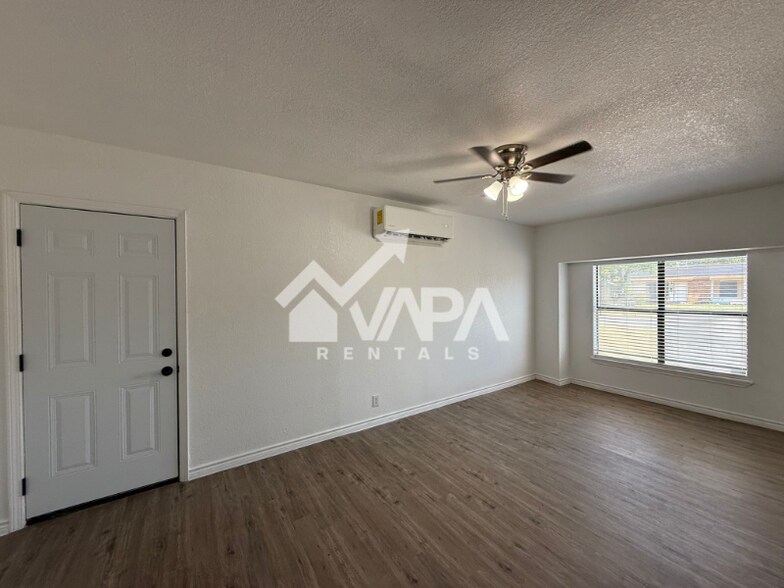 Building Photo - 5014 Benham Dr