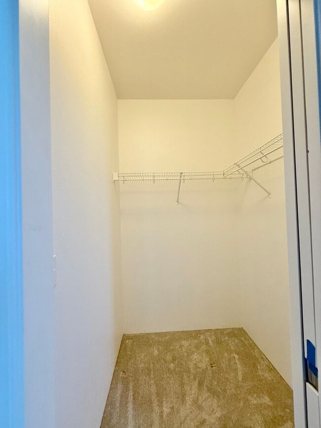 Building Photo - Beautiful 4-Bedroom, 3-Bath Former Model H...