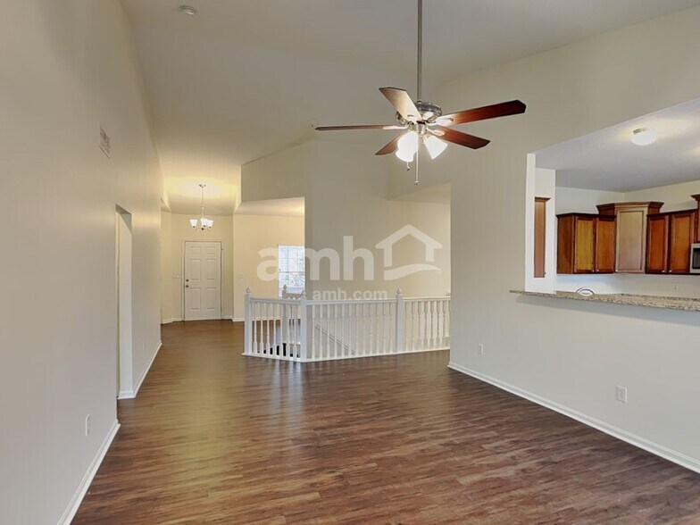 Building Photo - 210 Cherry Tree Ln