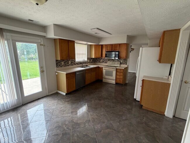 Building Photo - 411 Garden Grace Dr