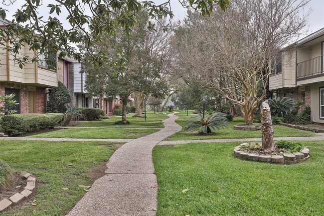 Building Photo - 9511 Fondren Rd