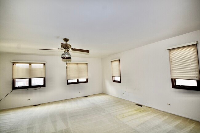 Building Photo - 819 N 17th Ave