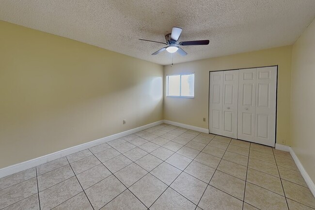 Building Photo - 479 Prestwick Pl