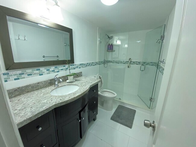 Building Photo - 5005 Collins Ave