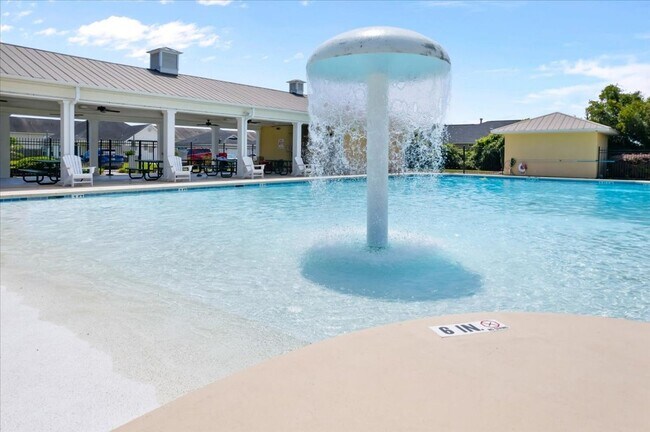 Building Photo - Spacious 5-Bedroom Home in the Live Oak Co...