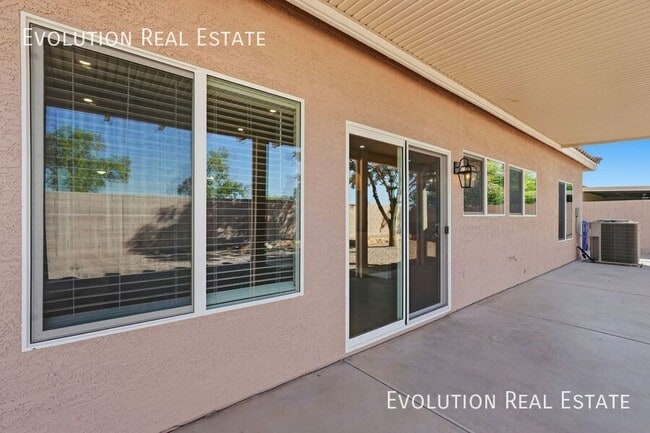 Building Photo - 3130 S 81st St