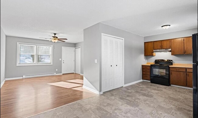 Building Photo - 1045 Greenway Dr